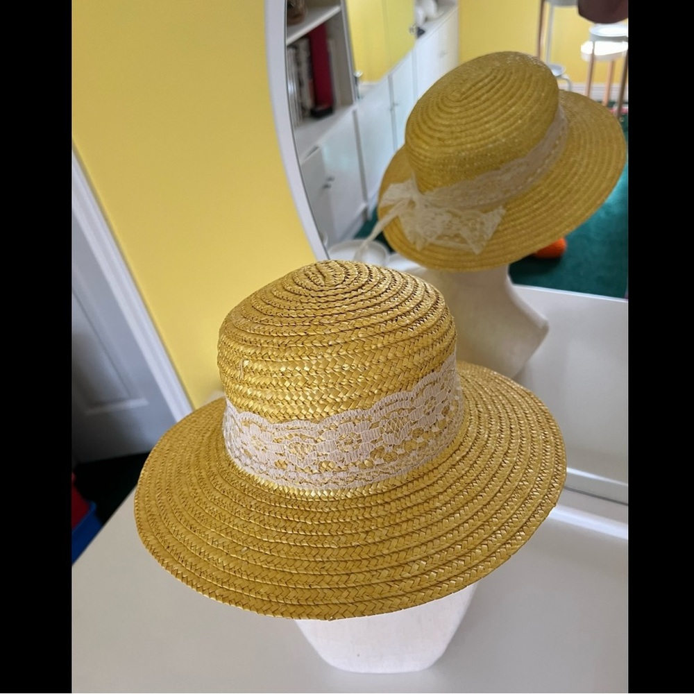 1980s Yellow Straw Hat, Round Crown, Incl. White Lace Ribbon & Rainbow Bandana - Picture 13 of 16